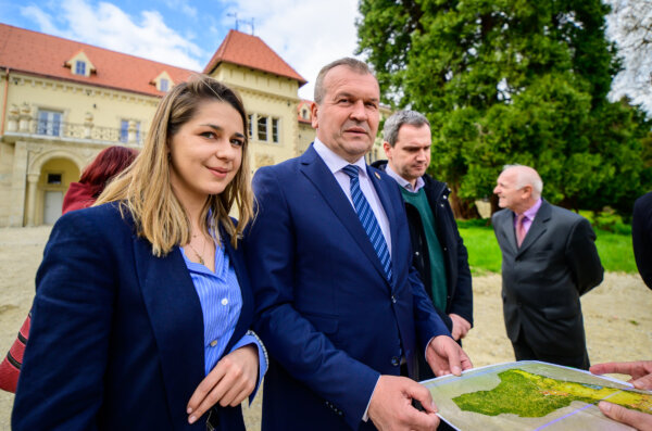 dvoracopekapotpisivanjeugovoraoizvodenjuradova (65 of 72) dvoracopekapotpisivanjeugovoraoizvodenjuradova (65 of 72)