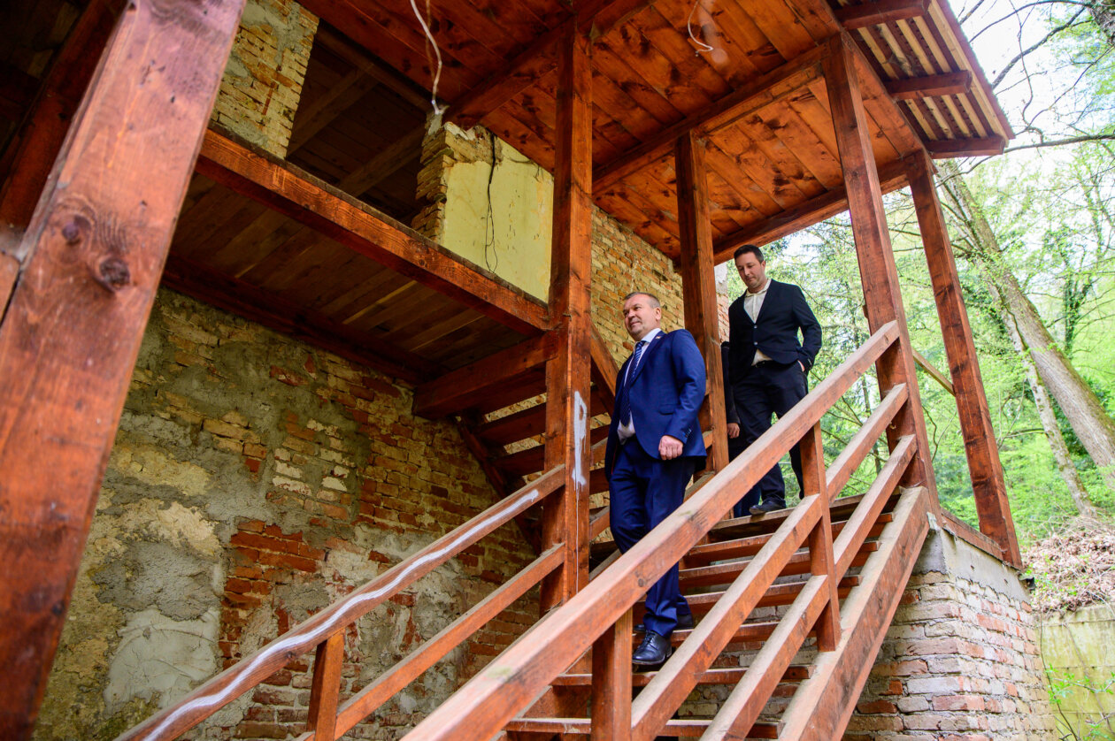 dvoracopekapotpisivanjeugovoraoizvodenjuradova (71 of 72) dvoracopekapotpisivanjeugovoraoizvodenjuradova (71 of 72)