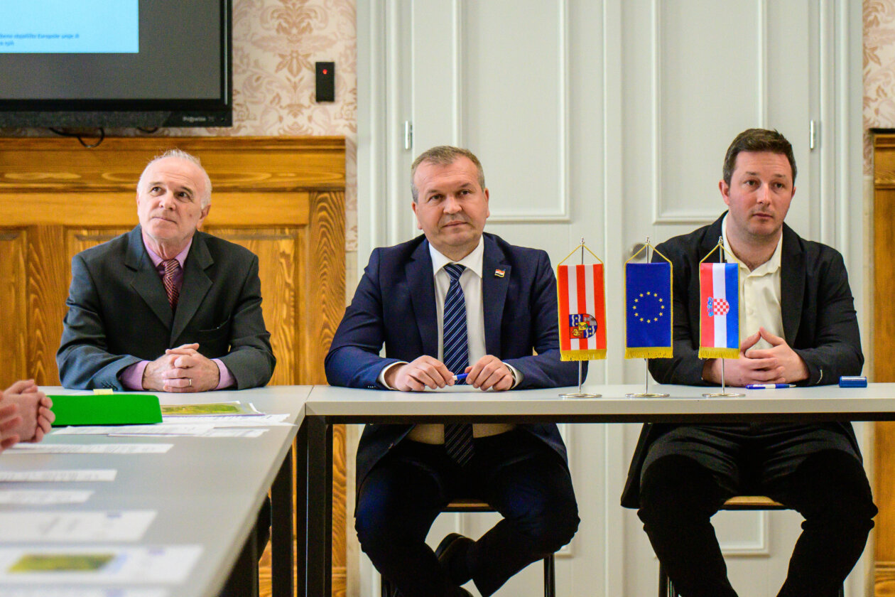 dvoracopekapotpisivanjeugovoraoizvodenjuradova (9 of 72) dvoracopekapotpisivanjeugovoraoizvodenjuradova (9 of 72)