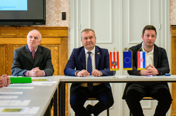 dvoracopekapotpisivanjeugovoraoizvodenjuradova (9 of 72) dvoracopekapotpisivanjeugovoraoizvodenjuradova (9 of 72)