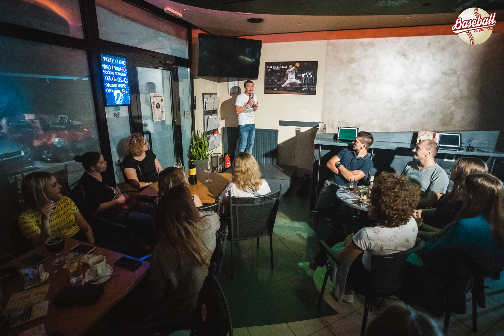 Studio smijeha u Baseball baru Studio smijeha u Baseball baru