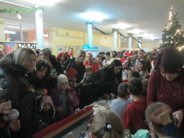 Božićni sajam u V. osnovnoj školi