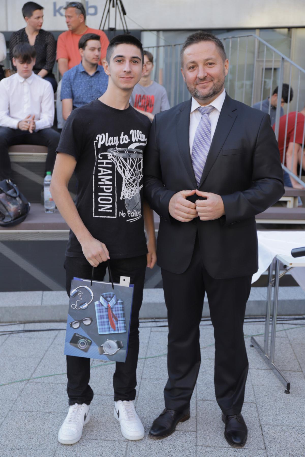 Image 5418872 (auto) Image 5418872 (auto)