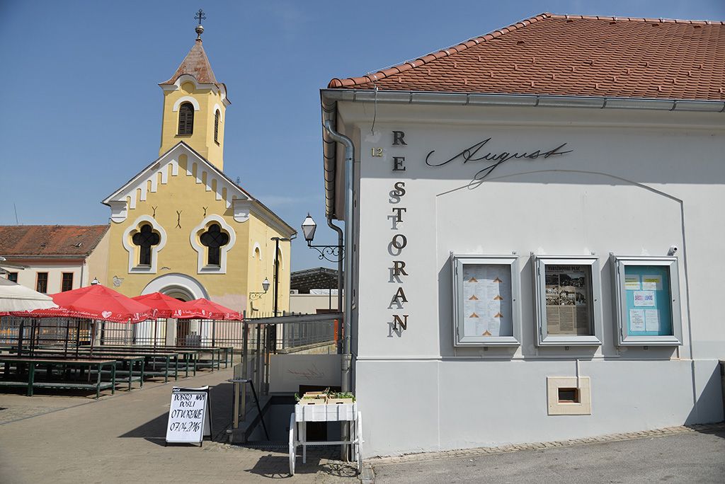 restoranaugust1405385