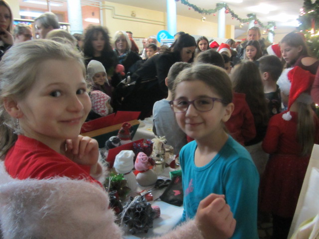 Božićni sajam u V. osnovnoj školi