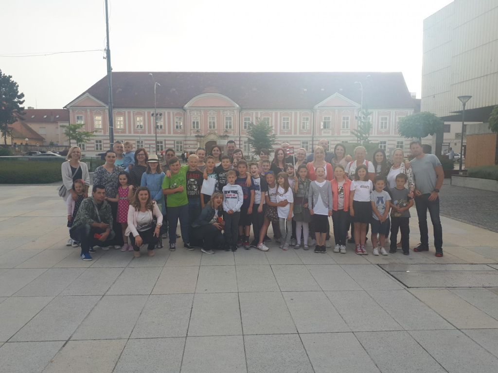 1526587844865201805171745462536