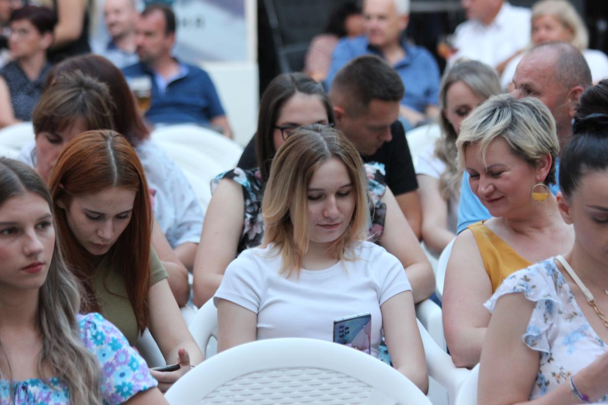 Image 5423318 (auto) Image 5423318 (auto)