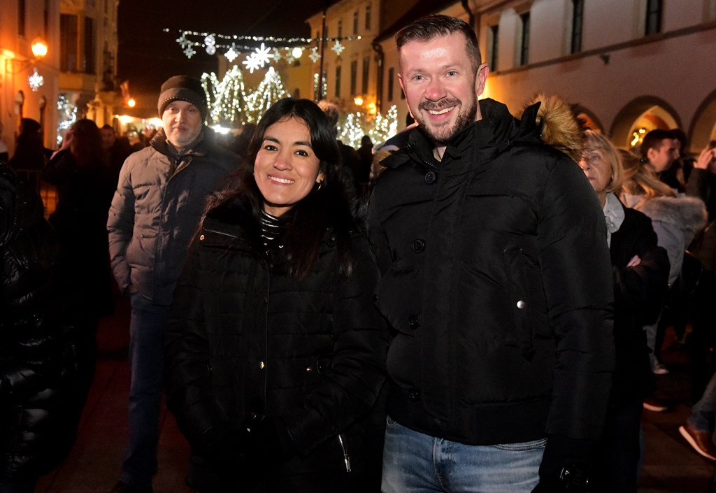 Vanna koncertom na Korzu otvorila Advent u Varaždinu Vanna koncertom na Korzu otvorila Advent u Varaždinu