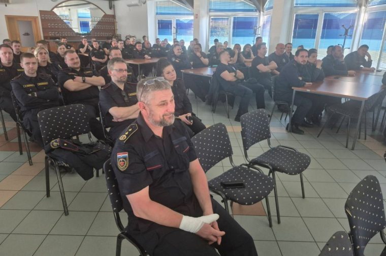 edukacija vatrogasaca (4) edukacija vatrogasaca (4)