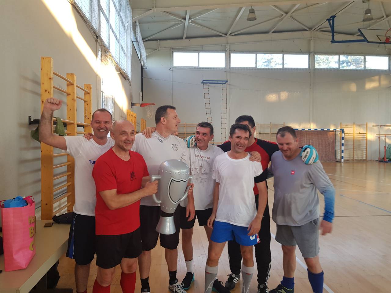 Crni i Bijeli – mali nogomet