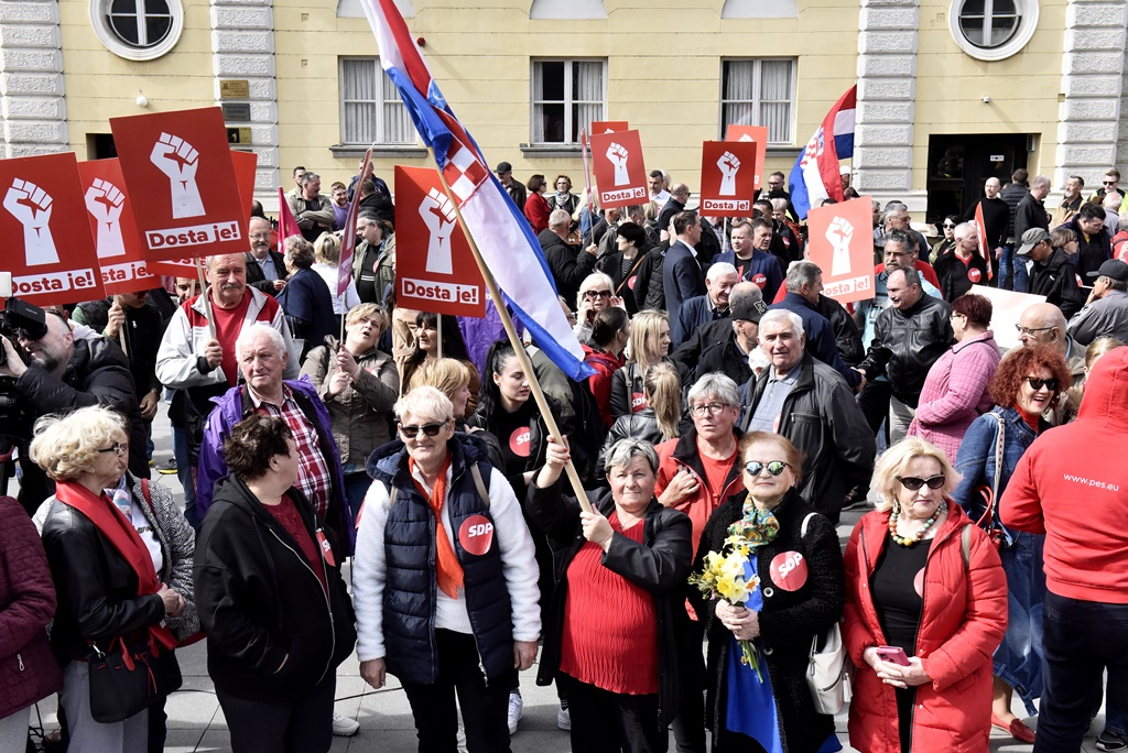 Prosvjed ‘Dosta je!’