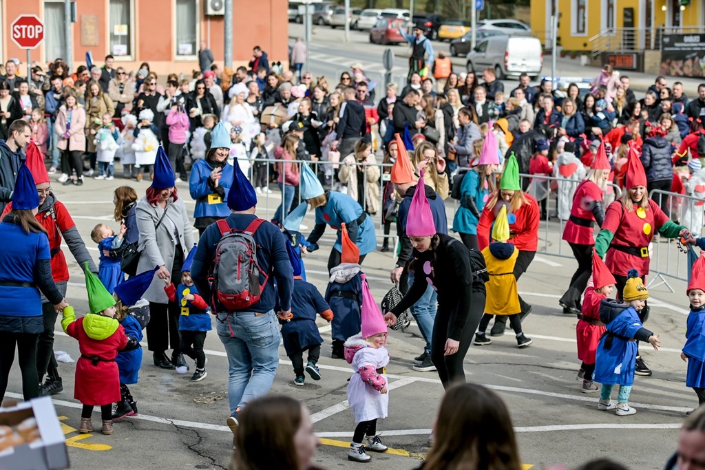 dječji fašnik v marofu