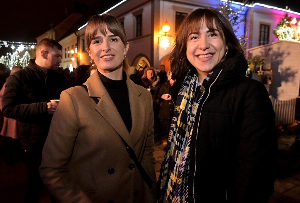 Vanna koncertom na Korzu otvorila Advent u Varaždinu Vanna koncertom na Korzu otvorila Advent u Varaždinu