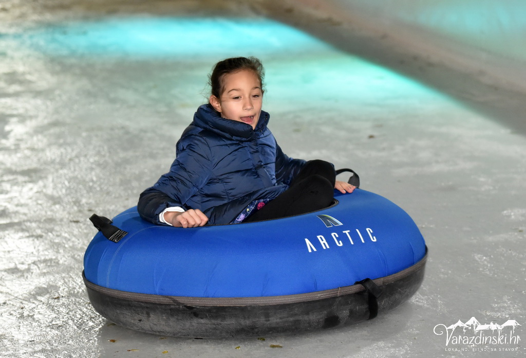 Ledena čarolija na Starom gradu, klizalište, ledeni tobogan,