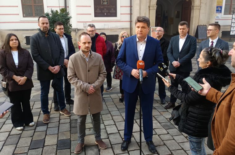 f4052d84-c56a-4af9-891d-3c3a82eee7da f4052d84-c56a-4af9-891d-3c3a82eee7da