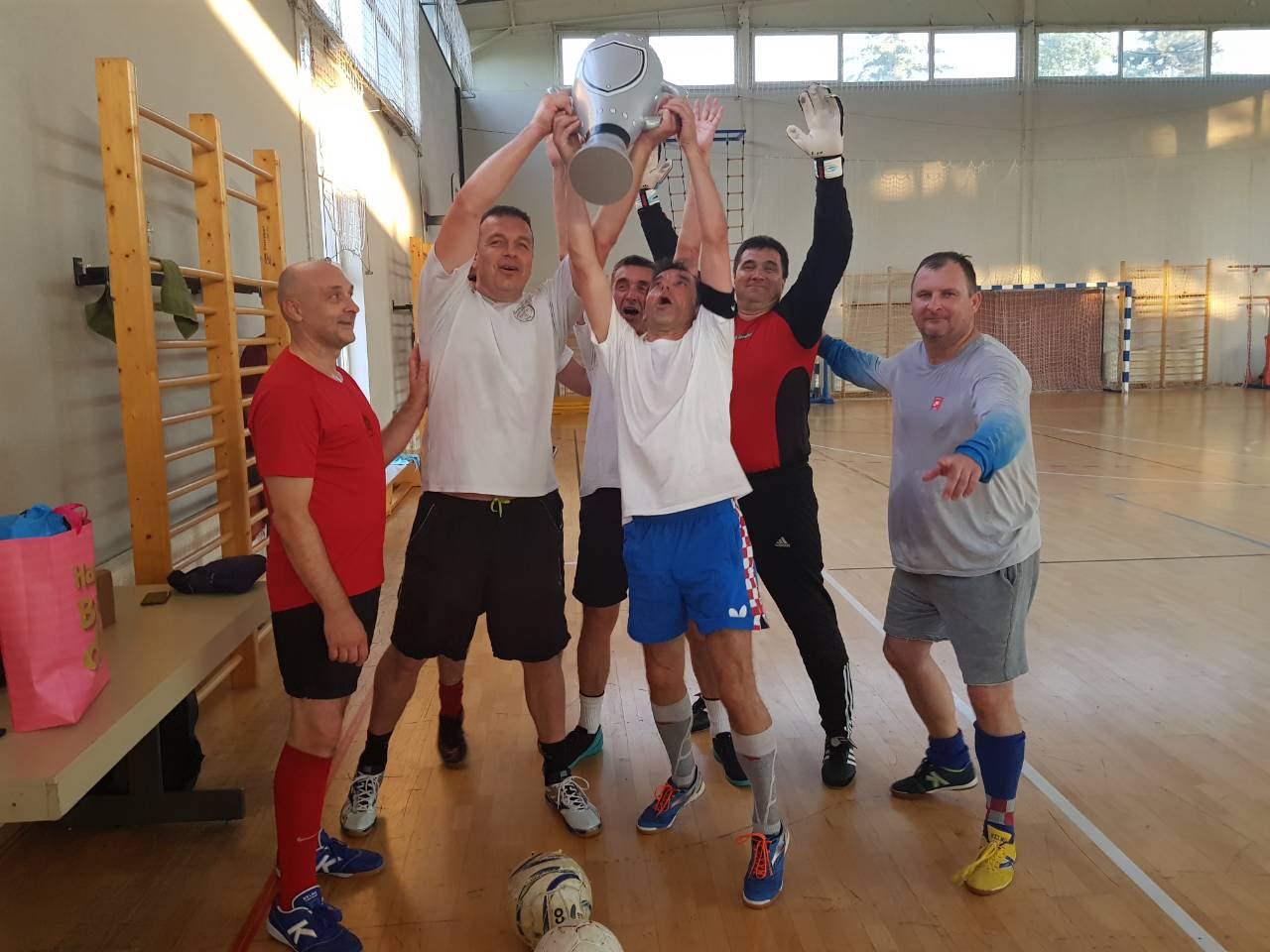 Crni i Bijeli – mali nogomet