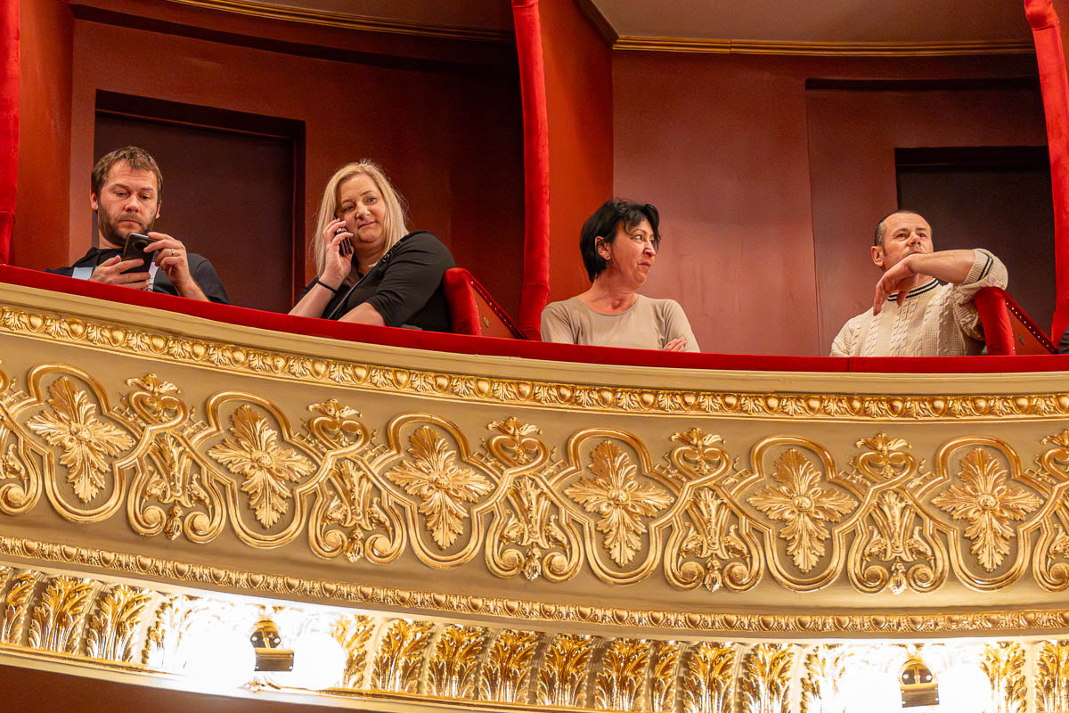 Gola istina – Alex i Bara