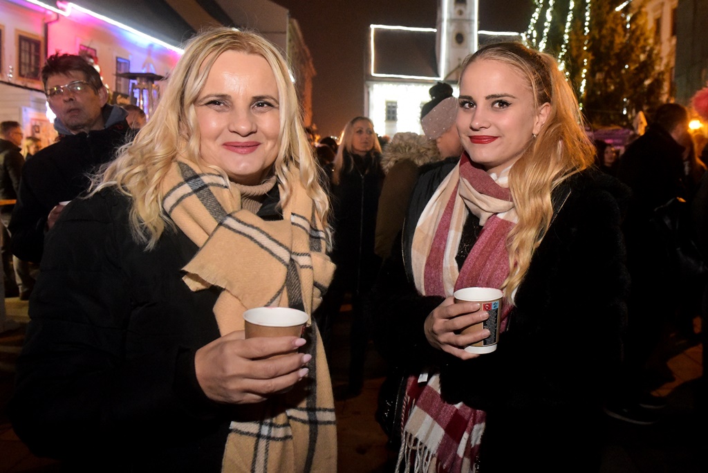 Vanna koncertom na Korzu otvorila Advent u Varaždinu Vanna koncertom na Korzu otvorila Advent u Varaždinu