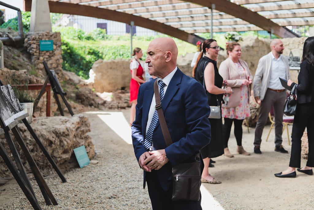 Image 5717913 (auto)