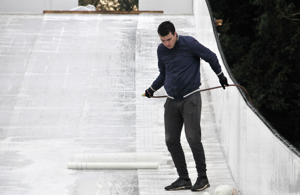 Montaža iglu barova, klizališta i ledenog tobogana