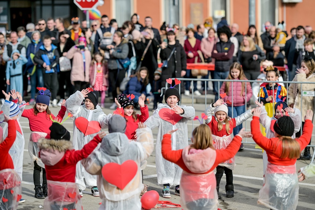 dječji fašnik v marofu