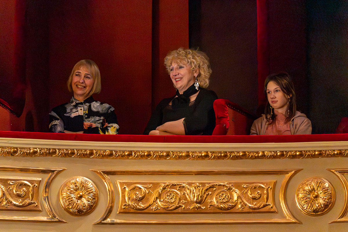 Gola istina – Alex i Bara