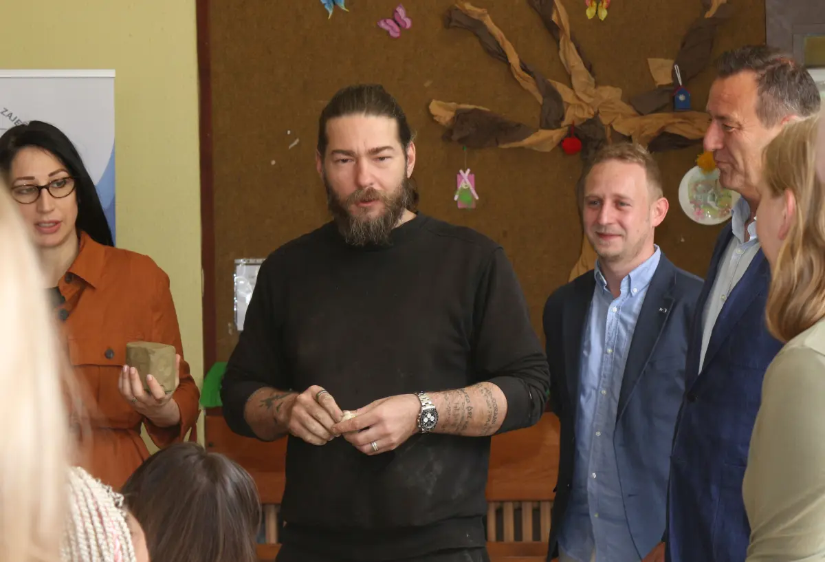 glina inkluzije – grad vz 04