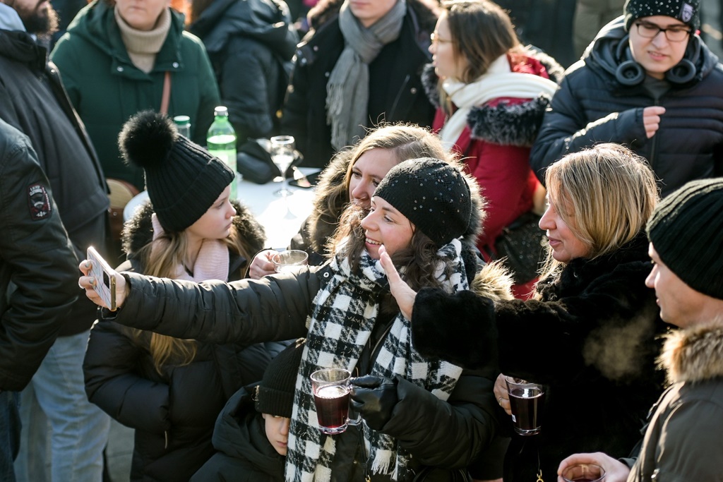 gnm docek u podne (20) gnm docek u podne (20)