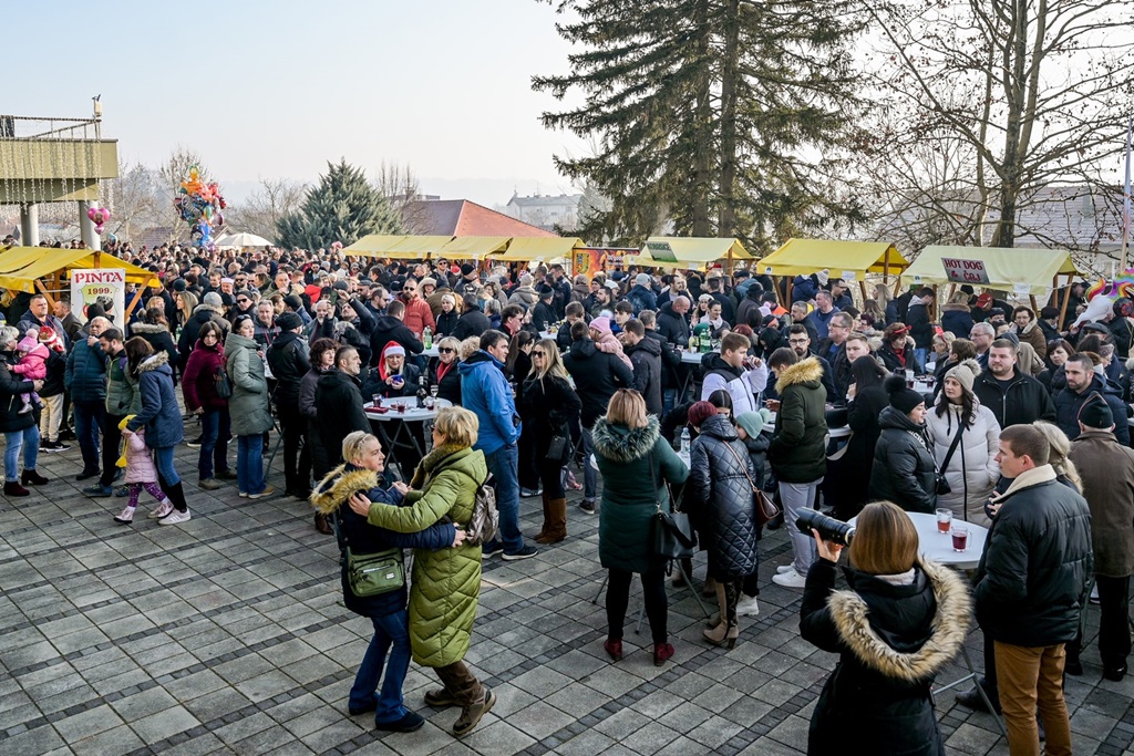 gnm docek u podne (25) gnm docek u podne (25)