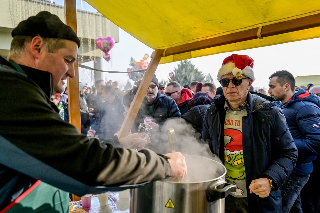 gnm docek u podne (26) gnm docek u podne (26)