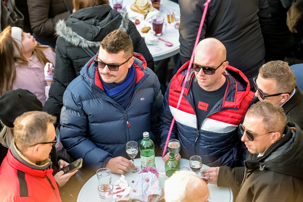 gnm docek u podne (30) gnm docek u podne (30)