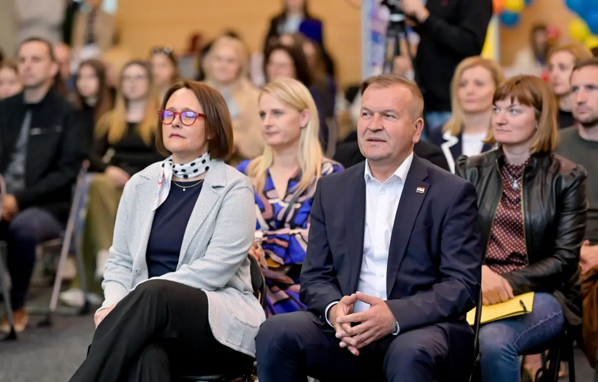gospodarska_skola_varazdin_smotra_zadruga_sajam_vjezbenickih_tvrtki_2025 (10) – vz zup gospodarska_skola_varazdin_smotra_zadruga_sajam_vjezbenickih_tvrtki_2025 (10) – vz zup