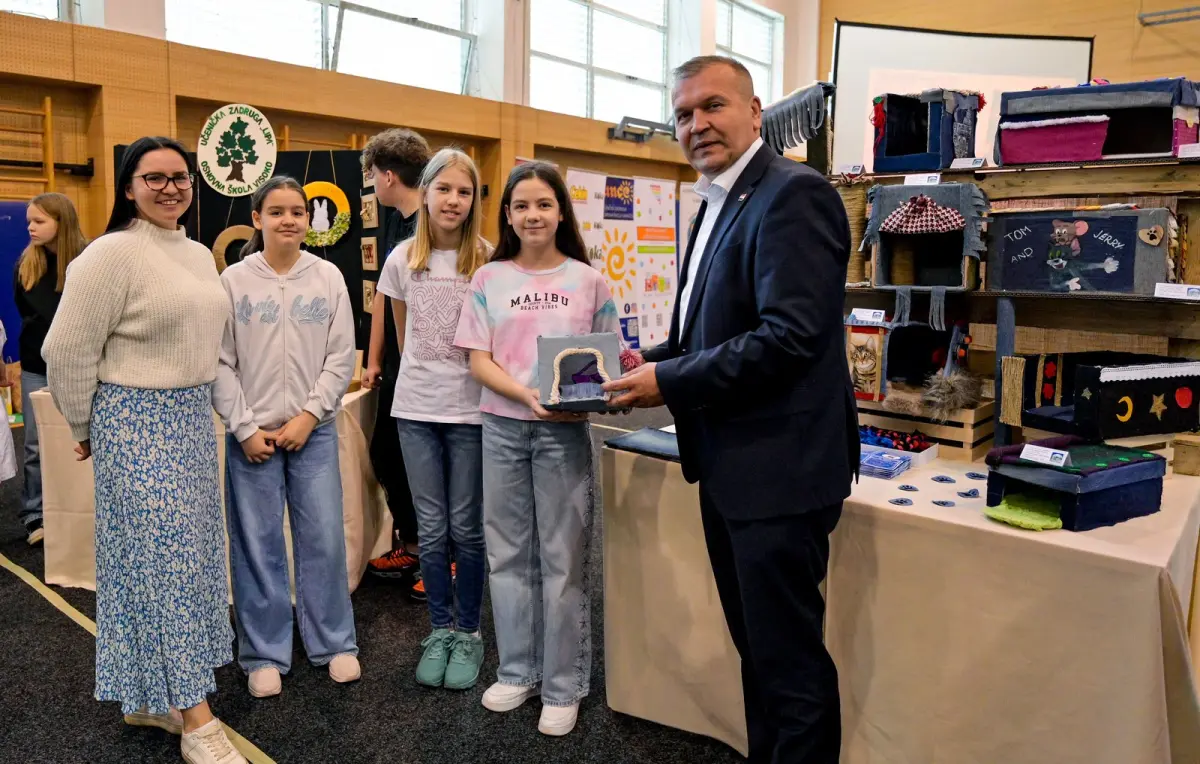 gospodarska_skola_varazdin_smotra_zadruga_sajam_vjezbenickih_tvrtki_2025 (8) – vz zup gospodarska_skola_varazdin_smotra_zadruga_sajam_vjezbenickih_tvrtki_2025 (8) – vz zup