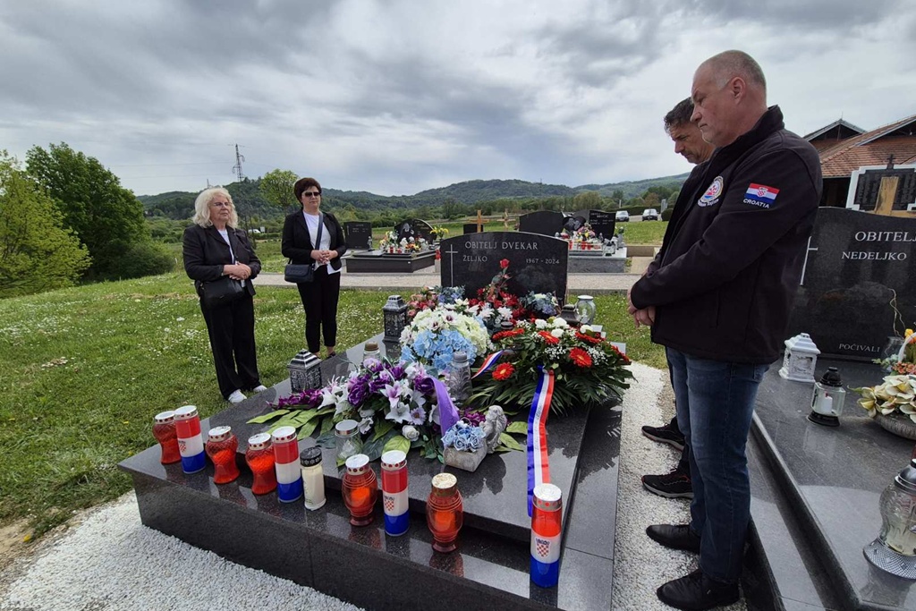 gvt-polaganje vijenca (1) gvt-polaganje vijenca (1)