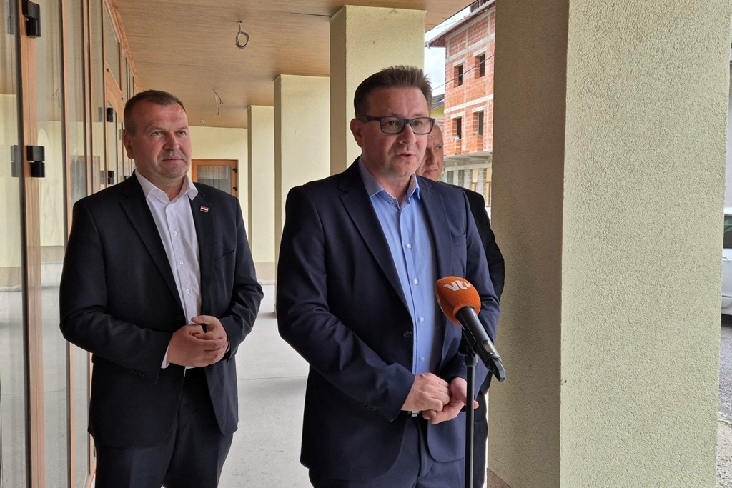 hdz bednja-predaja potpisa (1)