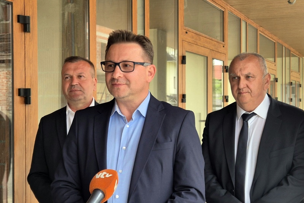 hdz bednja-predaja potpisa (2)