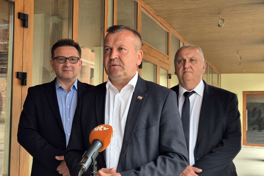 hdz bednja-predaja potpisa (3)