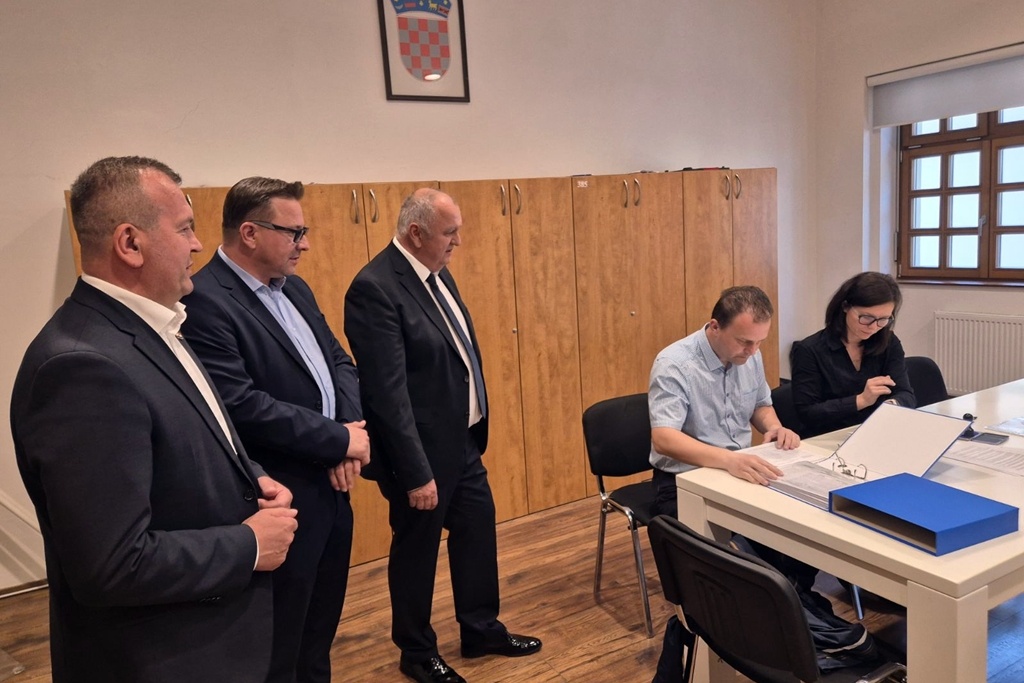 hdz bednja-predaja potpisa (5)