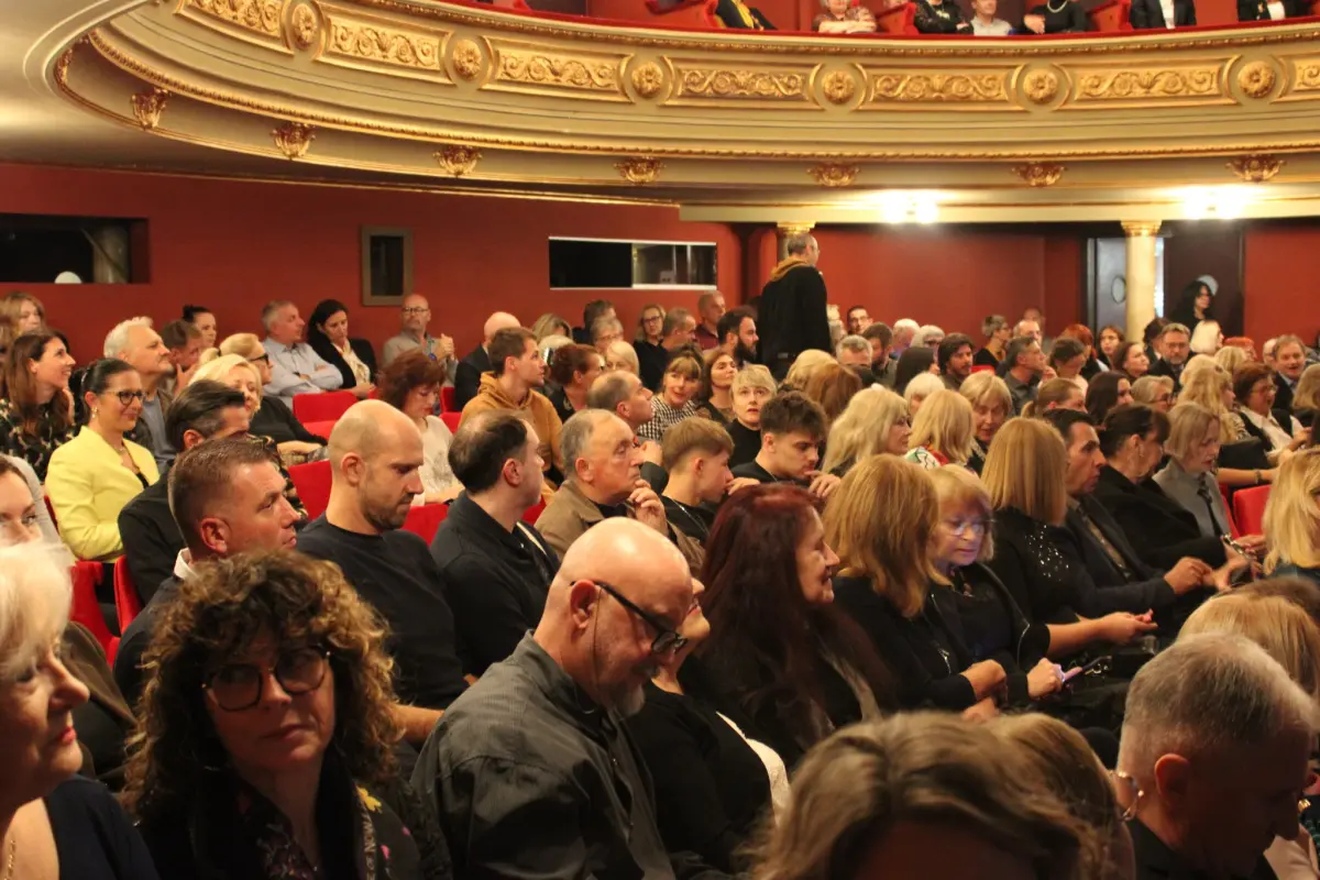 hnk premijera bljesak zlatnog zuba 15