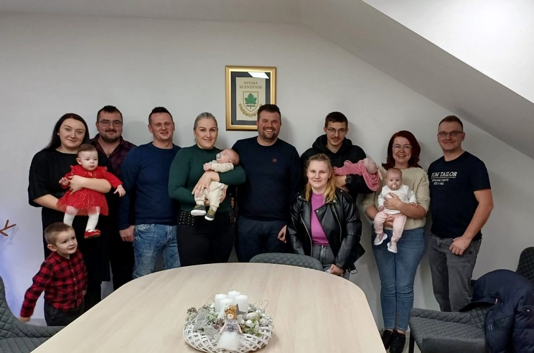 klenovnik-dodjela potpora bebama (7) klenovnik-dodjela potpora bebama (7)