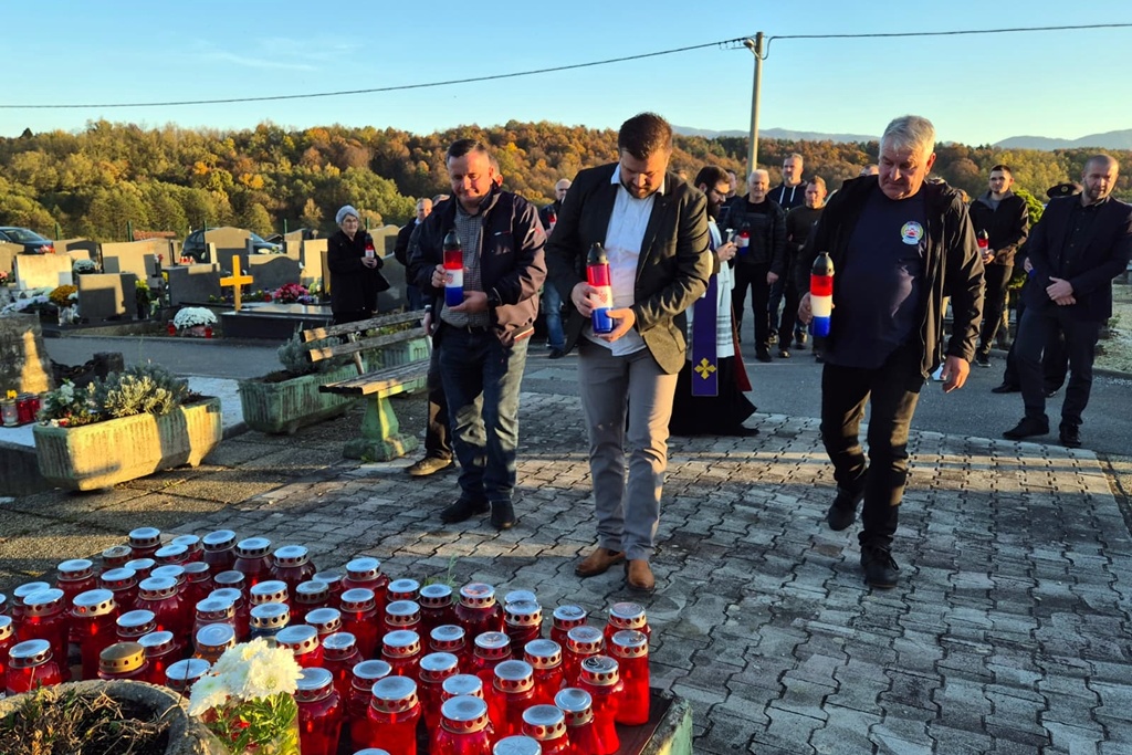 klenovnik-polaganje vijenca-svi sveti (14) klenovnik-polaganje vijenca-svi sveti (14)