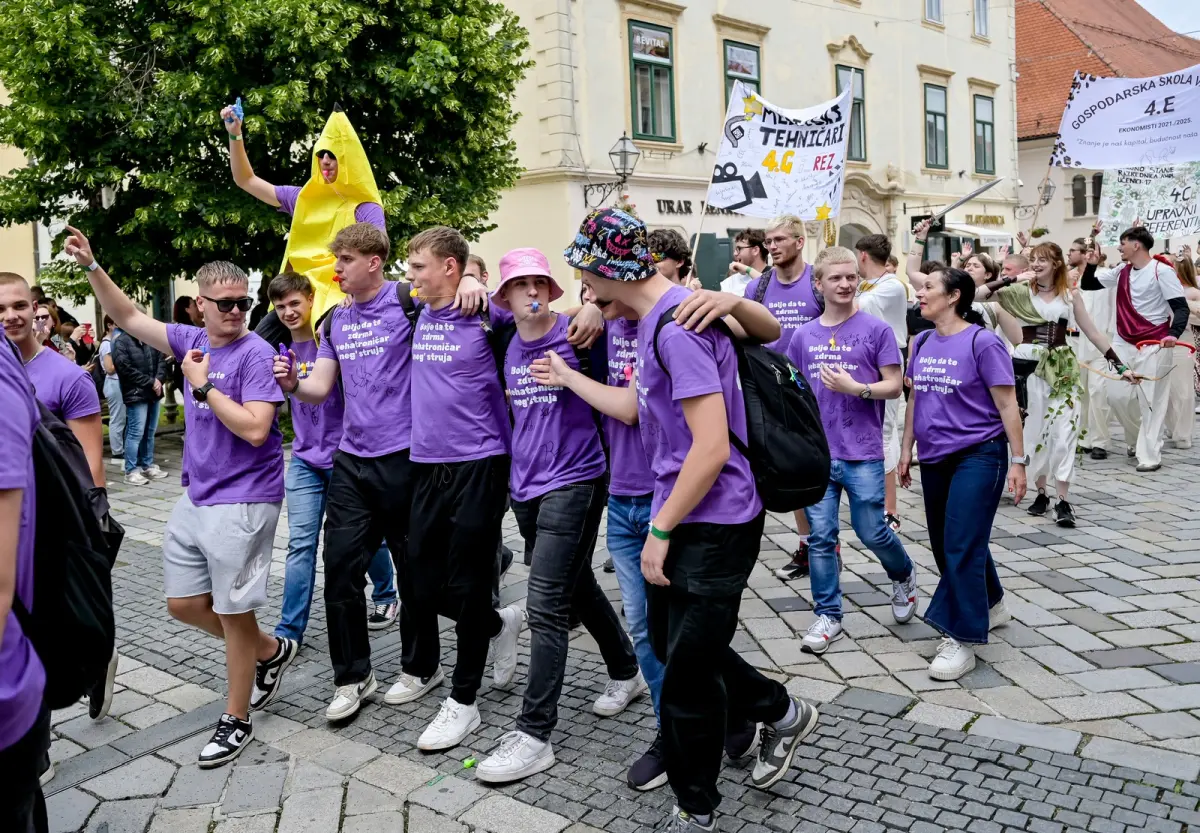 maturantika_mimohod_varazdinska_zupanija_2025 (18) maturantika_mimohod_varazdinska_zupanija_2025 (18)