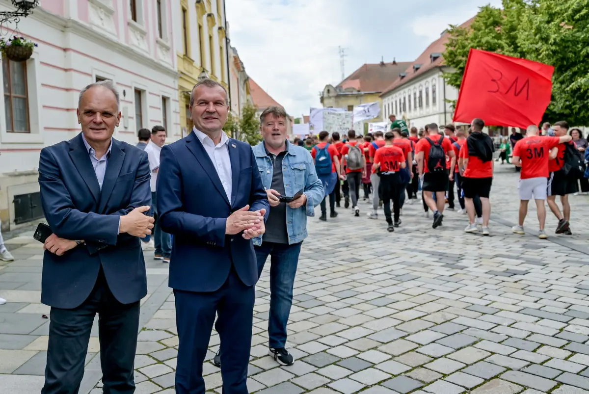 maturantika_mimohod_varazdinska_zupanija_2025 (19) maturantika_mimohod_varazdinska_zupanija_2025 (19)