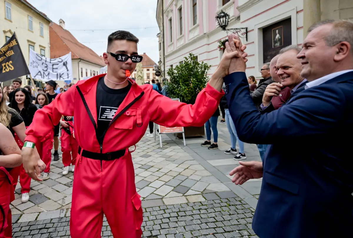 maturantika_mimohod_varazdinska_zupanija_2025 (5) maturantika_mimohod_varazdinska_zupanija_2025 (5)