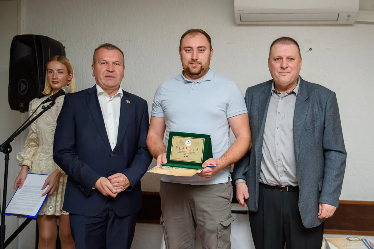 medjunarodno_ocjenjivanje_meda (25) medjunarodno_ocjenjivanje_meda (25)