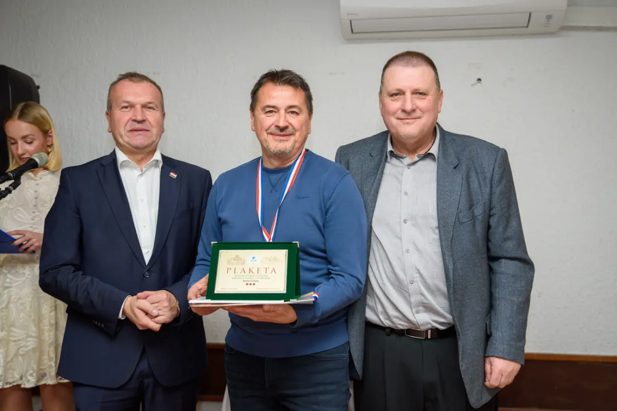 medjunarodno_ocjenjivanje_meda (26) medjunarodno_ocjenjivanje_meda (26)