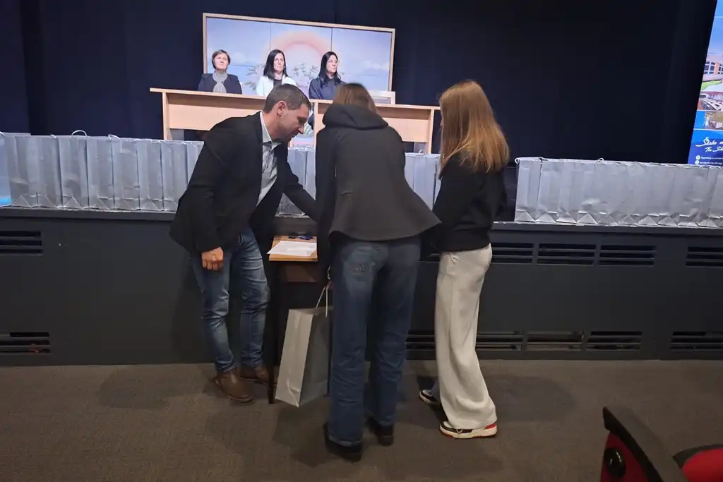 novi marof, podjela laptopa (10) novi marof, podjela laptopa (10)