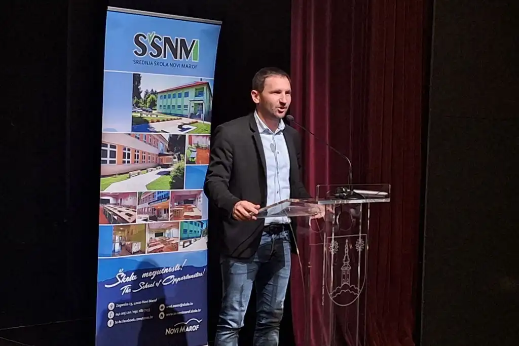 novi marof, podjela laptopa (11) novi marof, podjela laptopa (11)