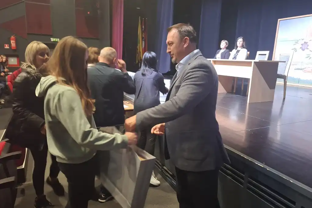 novi marof, podjela laptopa (12) novi marof, podjela laptopa (12)