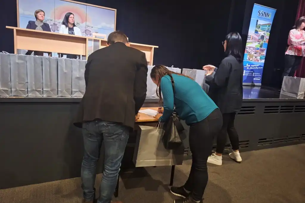 novi marof, podjela laptopa (5) novi marof, podjela laptopa (5)